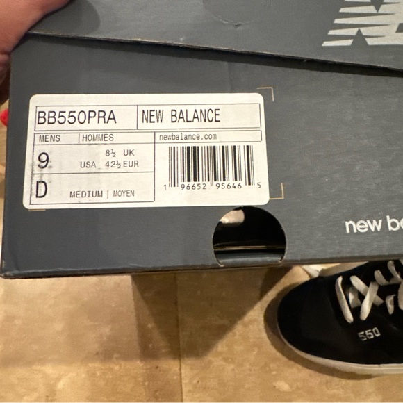 New Balance mens Black and White Sneakers size 9 - Picture 8 of 8